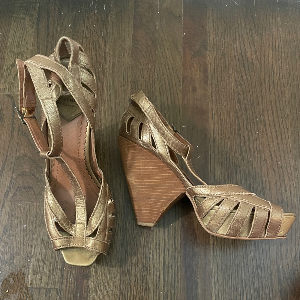 Lucky Brand Gold Wedge Sandals Size 7M